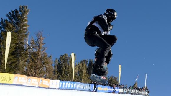 Shaun White soars to 3rd Olympic halfpipe title